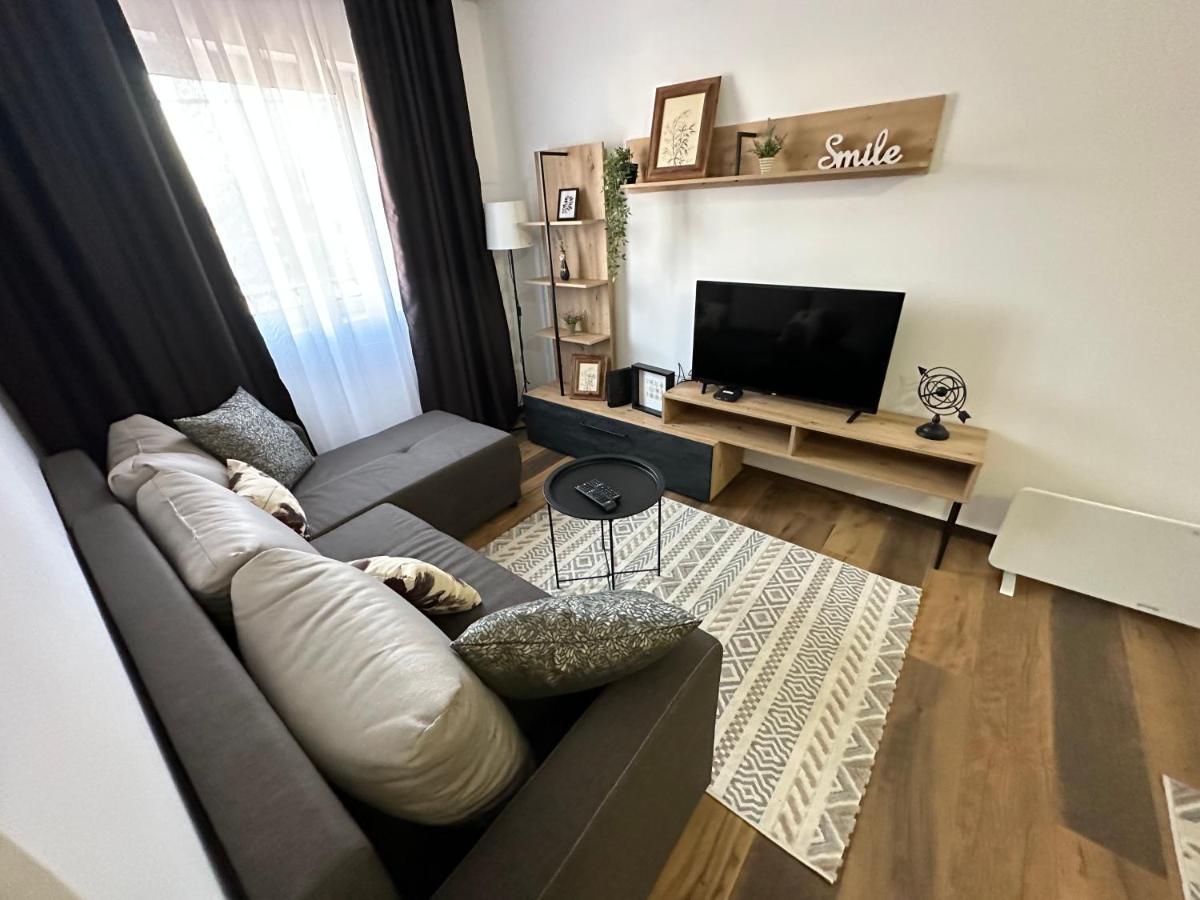 Sky Lux Apartmani Surcin Exterior photo