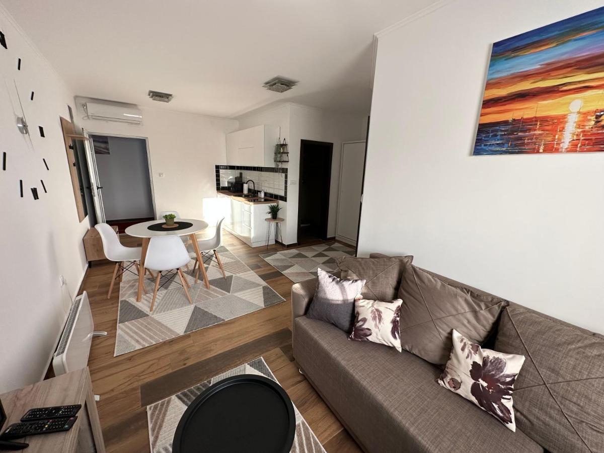Sky Lux Apartmani Surcin Exterior photo